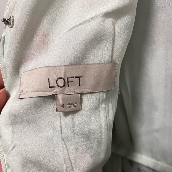 LOFT Floral Bell Sleeve Mini Dress With Pockets. Size 4 - Picture 3 of 8